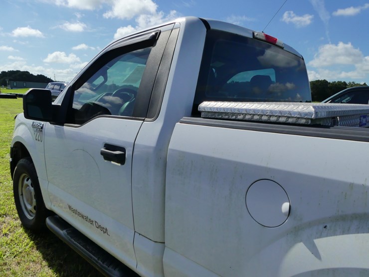 2016-ford-f150-xl-image-8