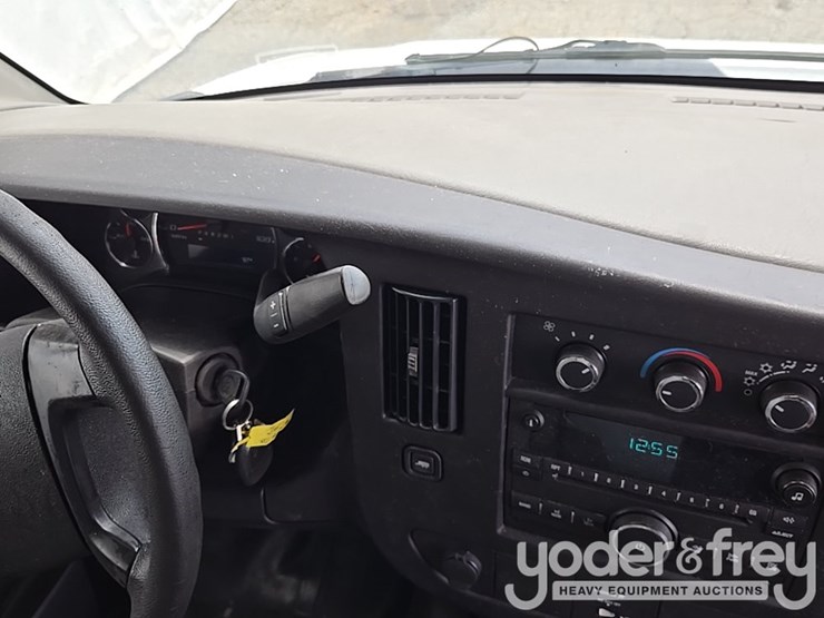 2010-chevrolet-3500-image-35