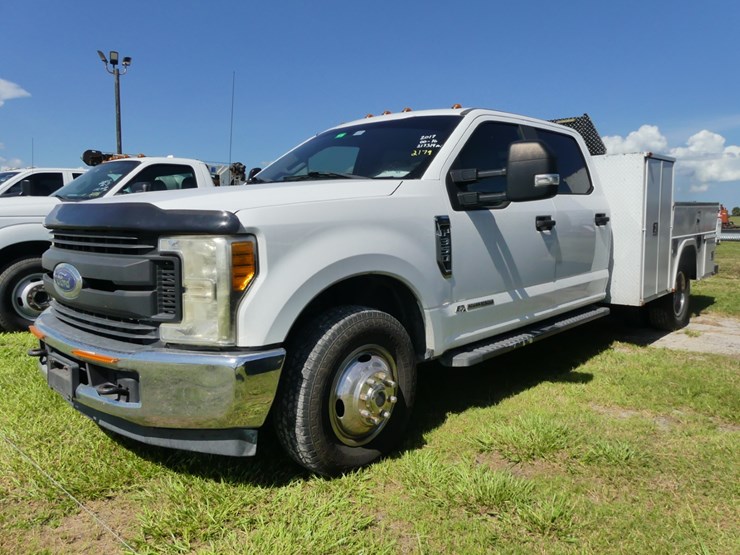 2017-ford-f350-xl-image-1