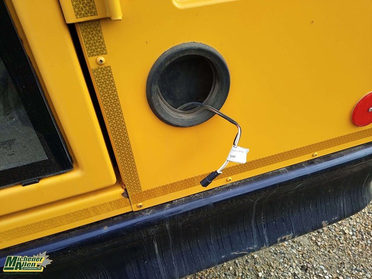 2013-freightliner-b2-image-36