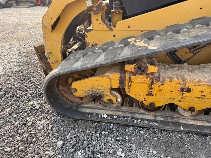 2021-caterpillar-299d3-image-18