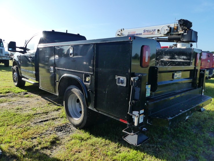 2021-ford-f350-xl-image-4