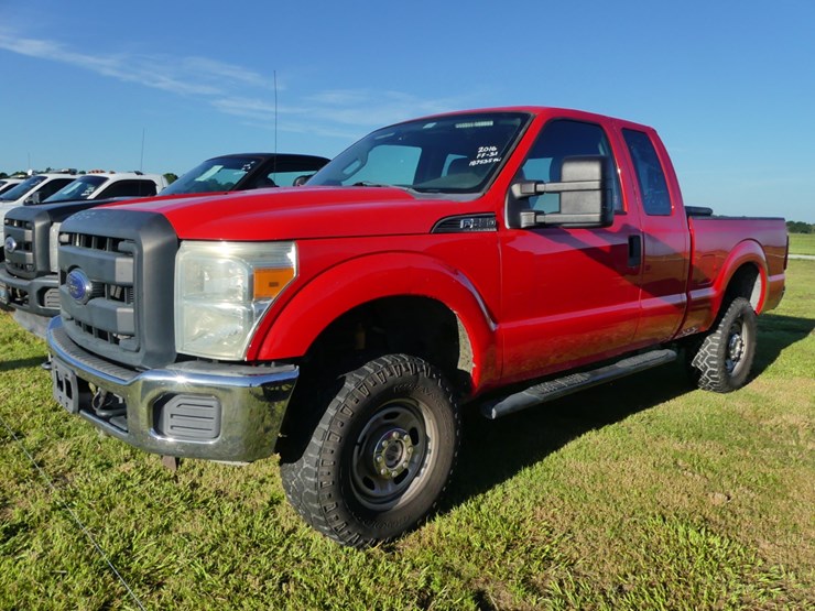 2016-ford-f250-xl-image-1