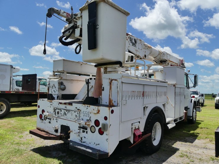 2000-freightliner-fl70-image-3