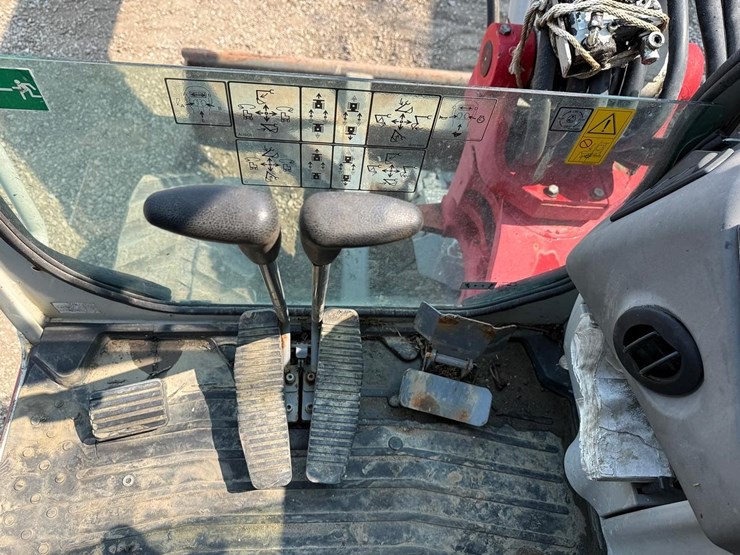 2018-takeuchi-tb260-image-21