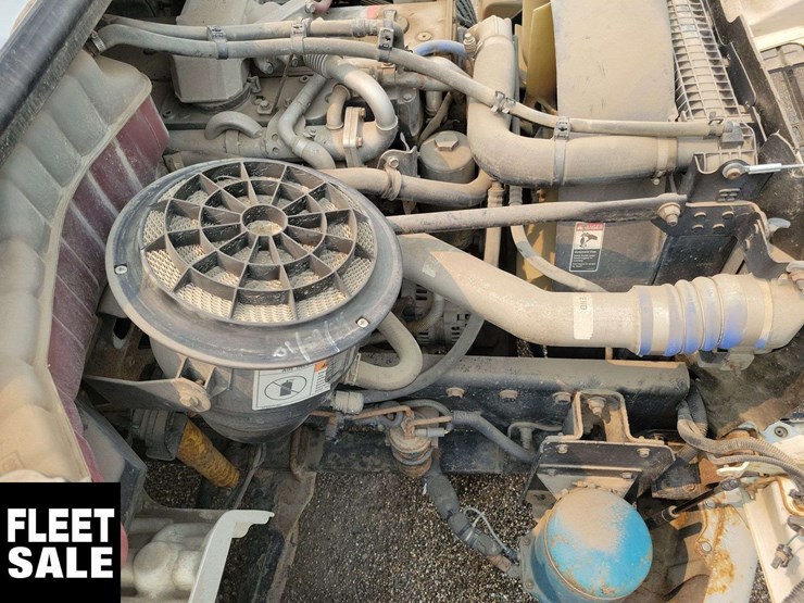 2007-freightliner-m2-106-image-33