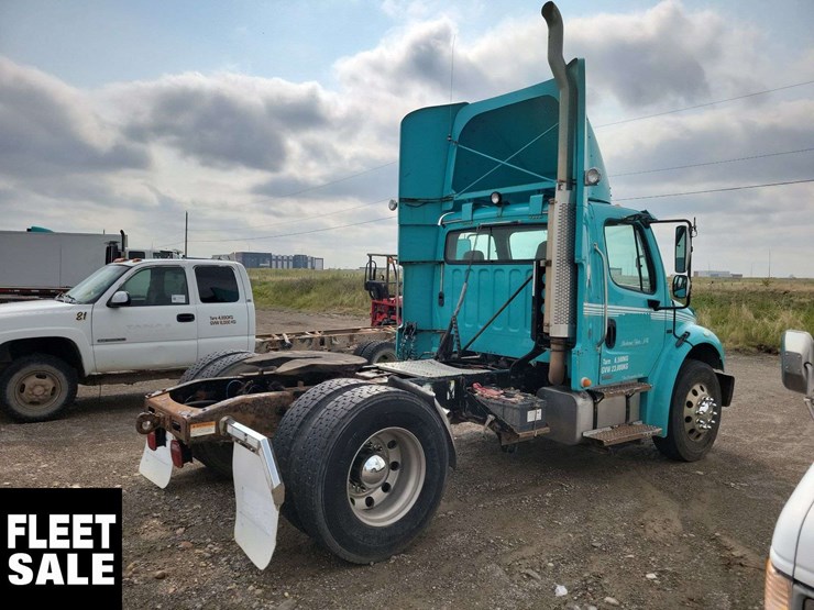 2007-freightliner-m2-106-image-6