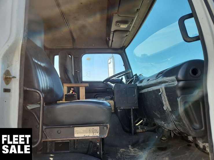 1998-gmc-t7500-image-17