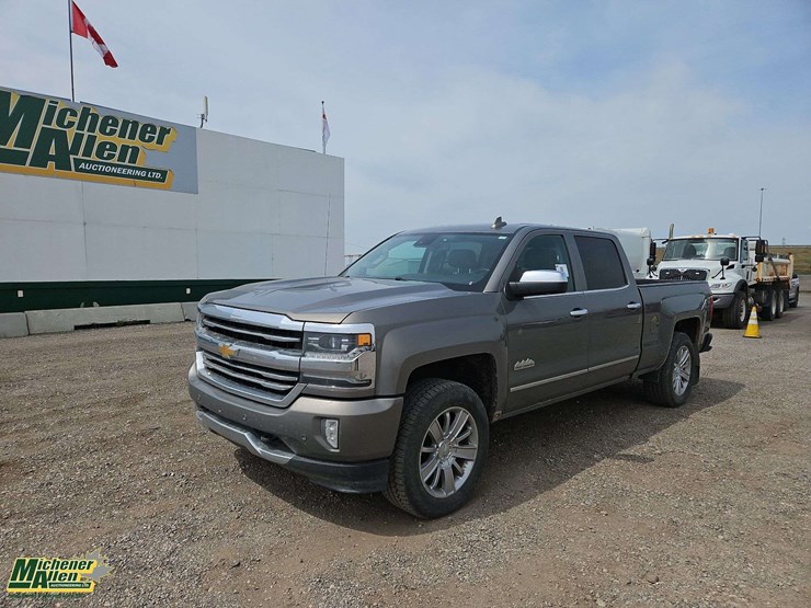 2017-chevrolet-silverado-1500-image-1