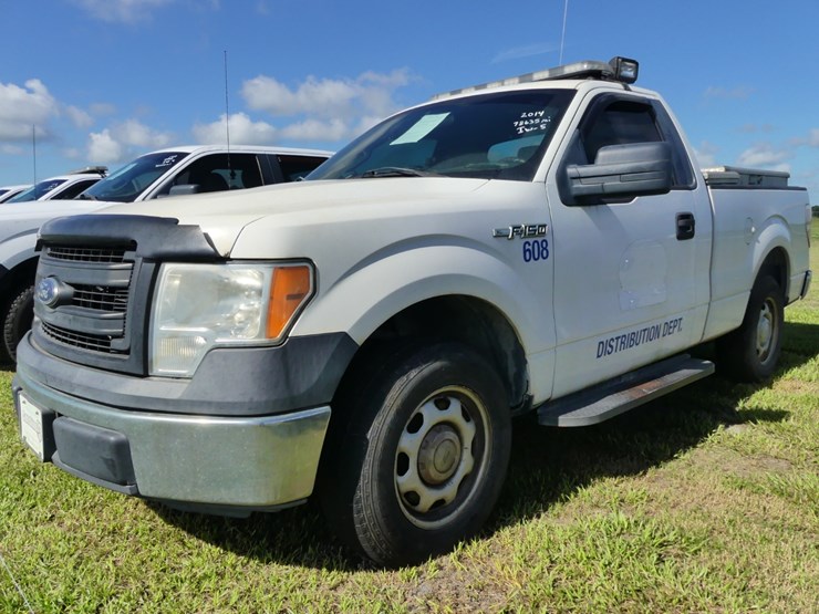 2014-ford-f150-xl-image-1