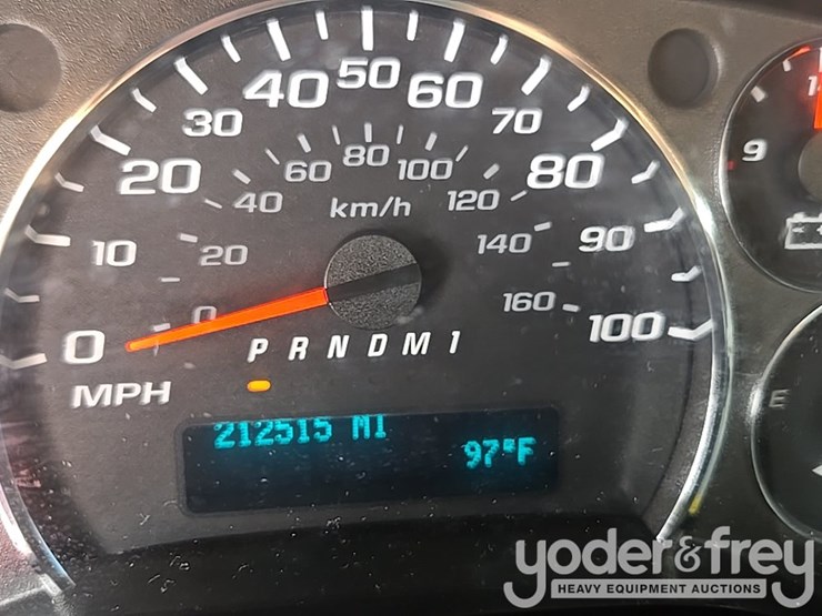 2010-chevrolet-3500-image-40