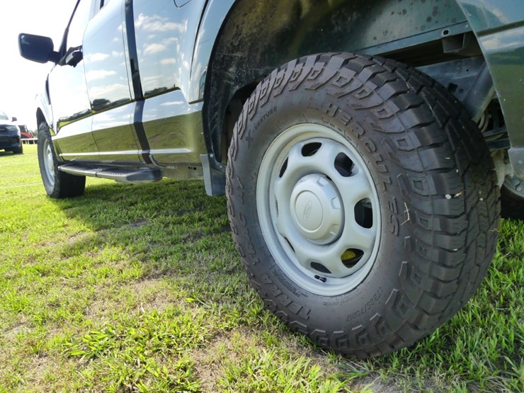 2021-ford-f150-xl-image-5