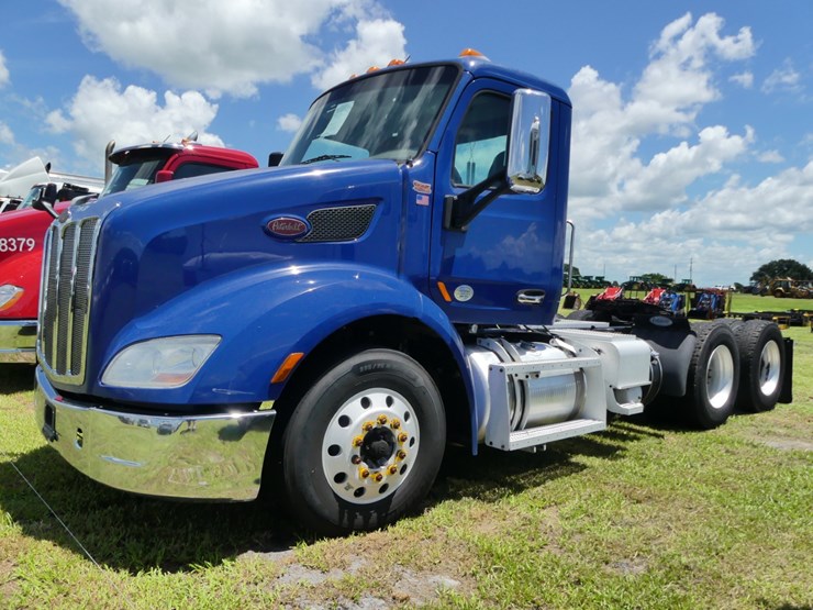 2017-peterbilt-579-image-1