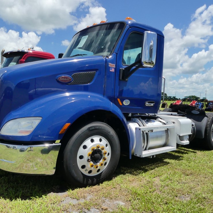 2017 PETERBILT 579
