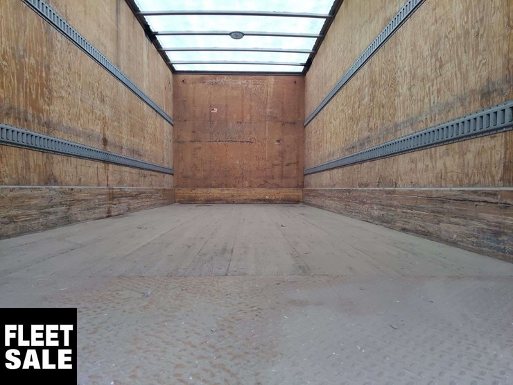 2012-freightliner-m2-106-image-17