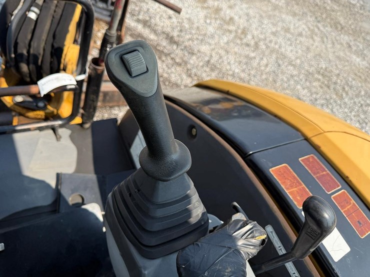 caterpillar-305-image-21