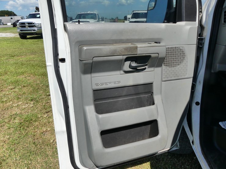 2010-ford-e250-image-19
