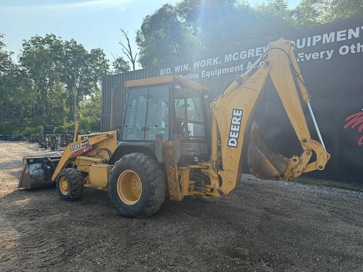 2024-deere-310e-image-2