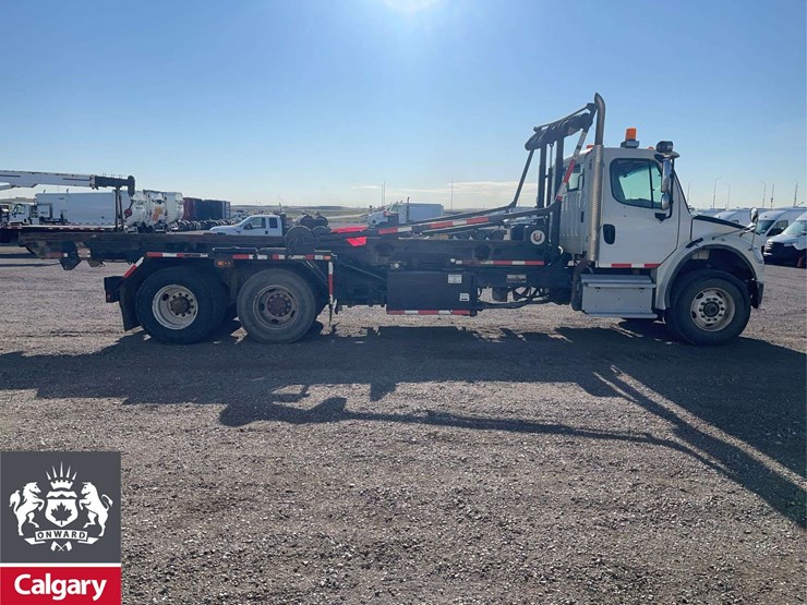 2015-freightliner-m2-106-image-8