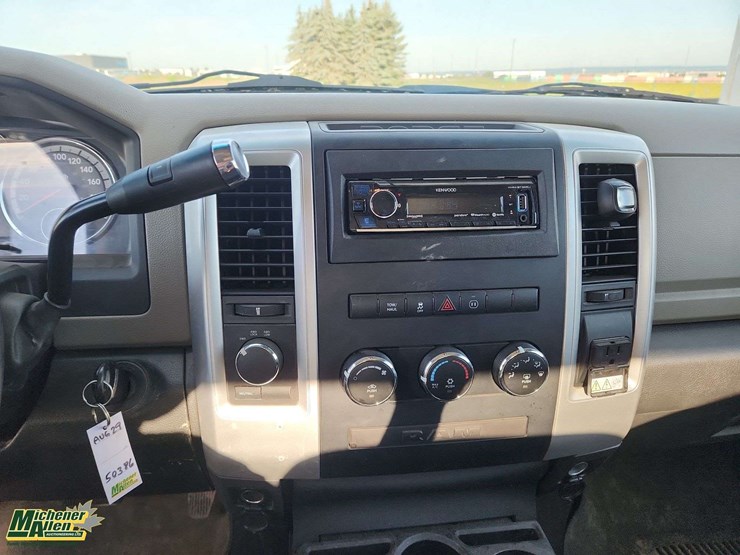 2012-dodge-1500-image-19