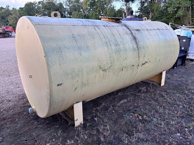 #1648-•-2000-gallon-tank-image-1