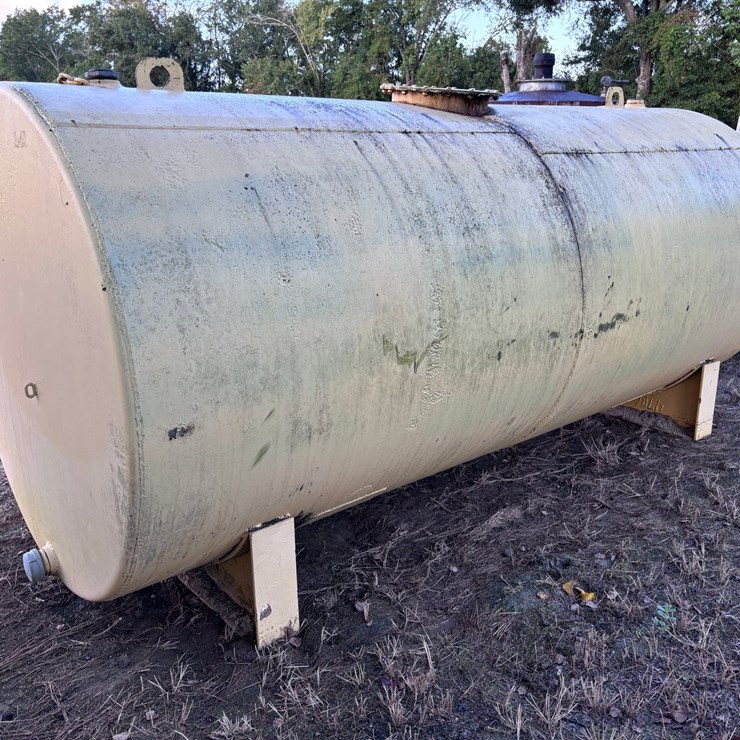 #1648 • 2000 GALLON TANK