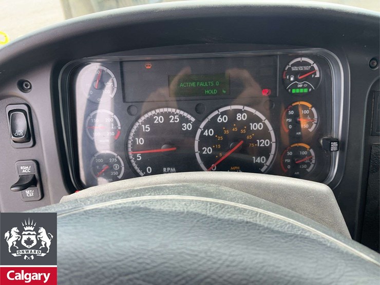 2016-freightliner-m2-106-image-15