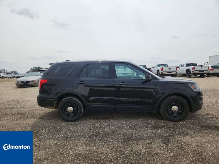 2016-ford-explorer-image-8