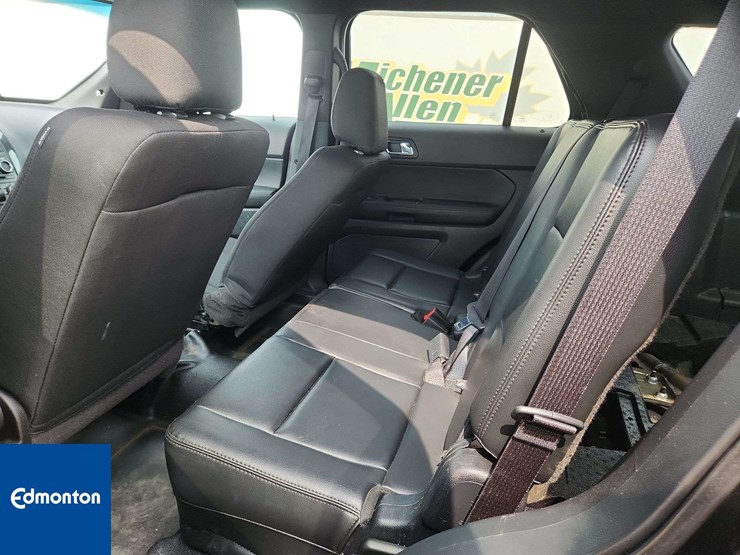 2016-ford-explorer-image-24