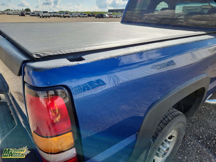 2003-gmc-sierra-2500-image-46