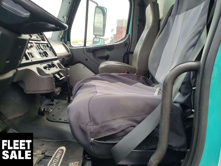 2012-freightliner-m2-106-image-7