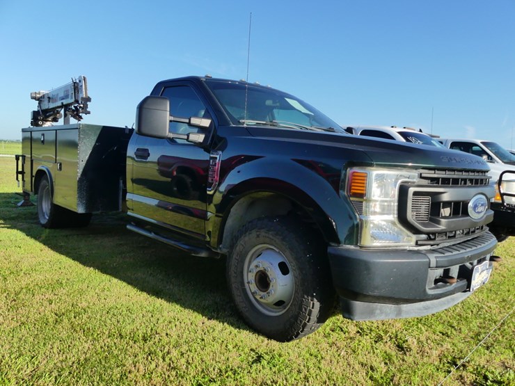 2021-ford-f350-xl-image-2