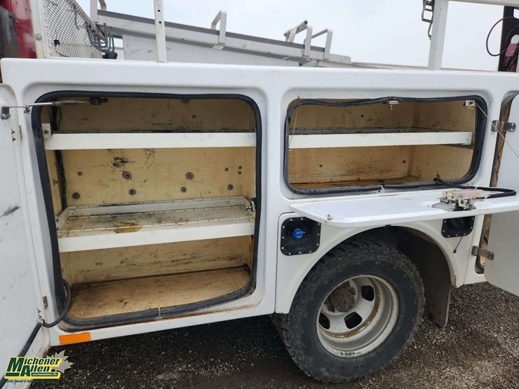 2016-dodge-3500-image-29