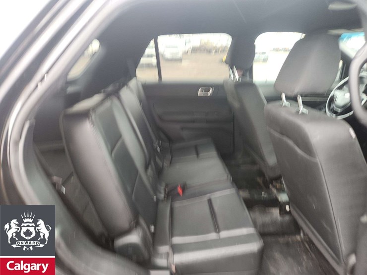 2019-ford-explorer-image-25