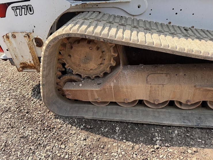2021-bobcat-t770-image-13