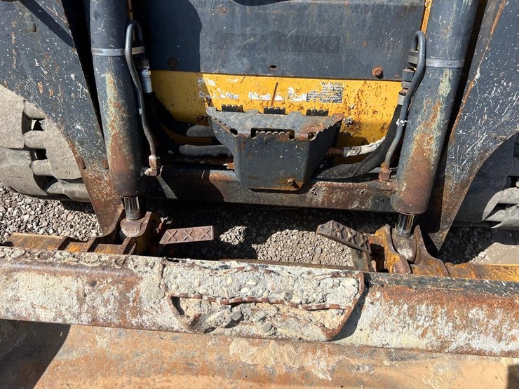 2019-deere-317g-image-11
