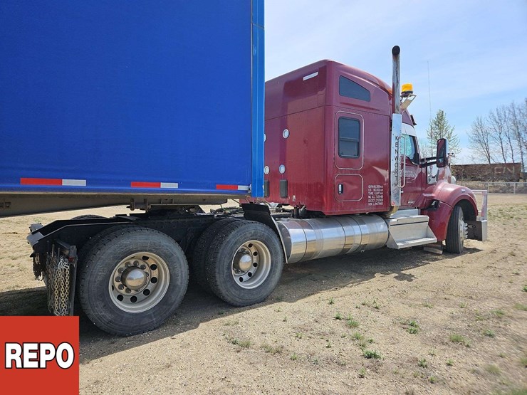 2020-kenworth-w990-image-3