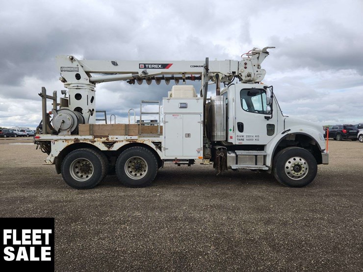 2013-freightliner-m2-106-image-8