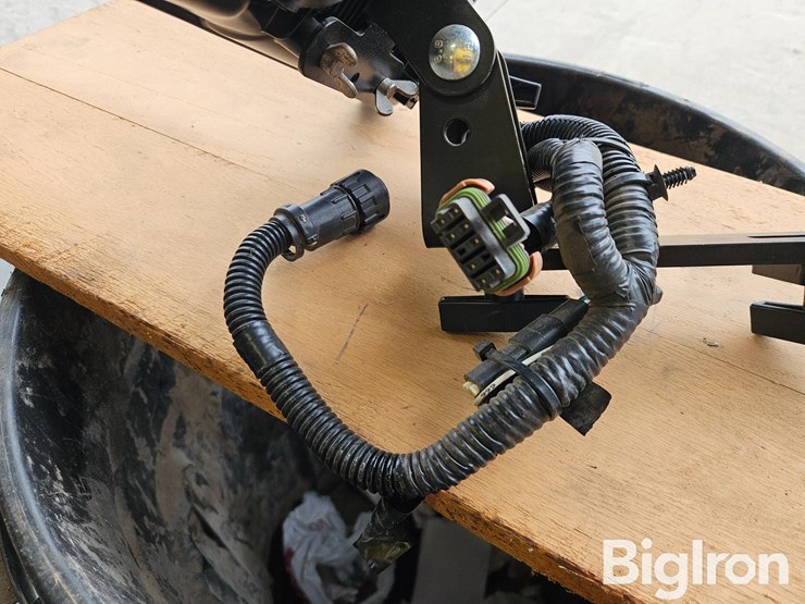 2023-john-deere-g5-plus-universal-display-image-9