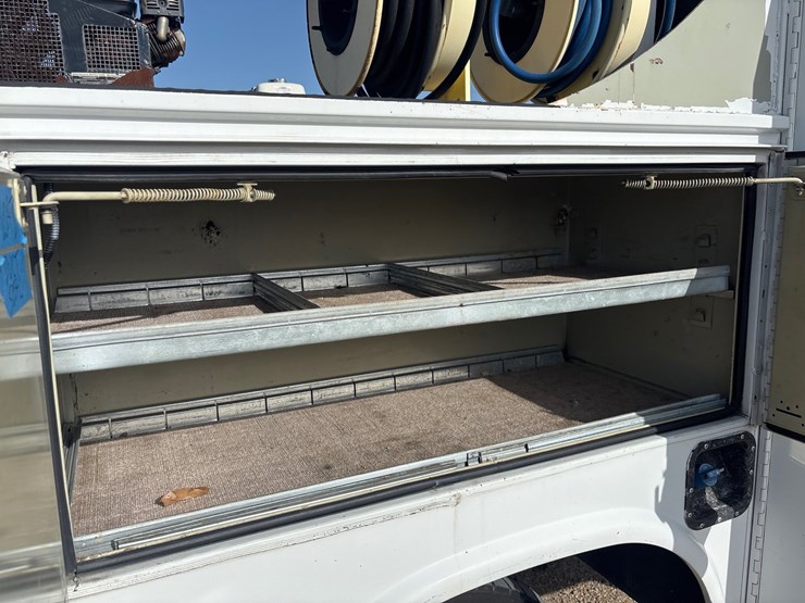 2016-ford-f550-image-27