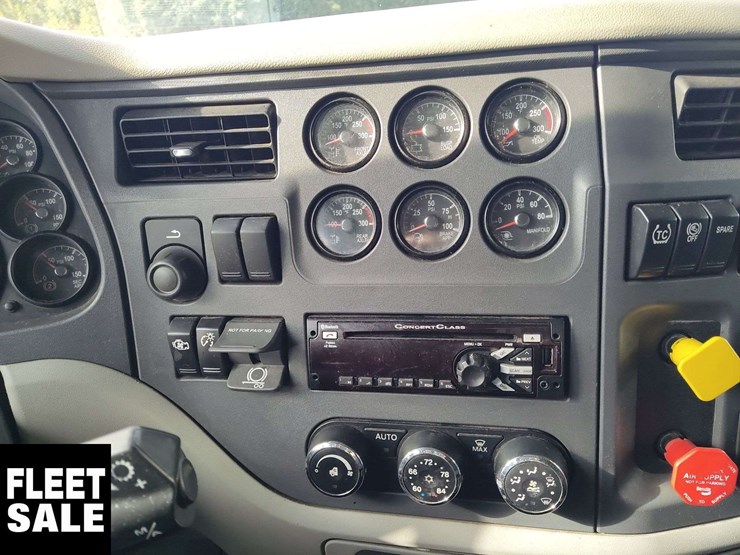 2020-peterbilt-579-image-15