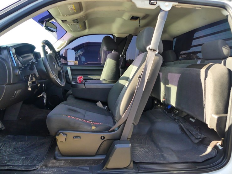 2011-chevrolet-3500hd-image-10