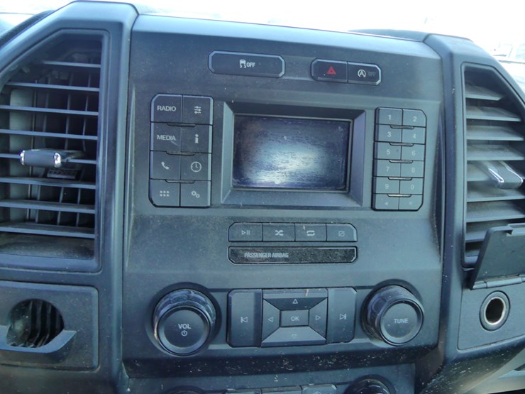 2019-ford-f150-xl-image-18