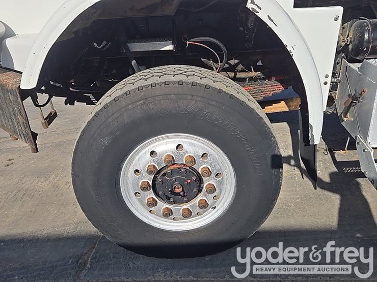 1999-peterbilt-357-image-9