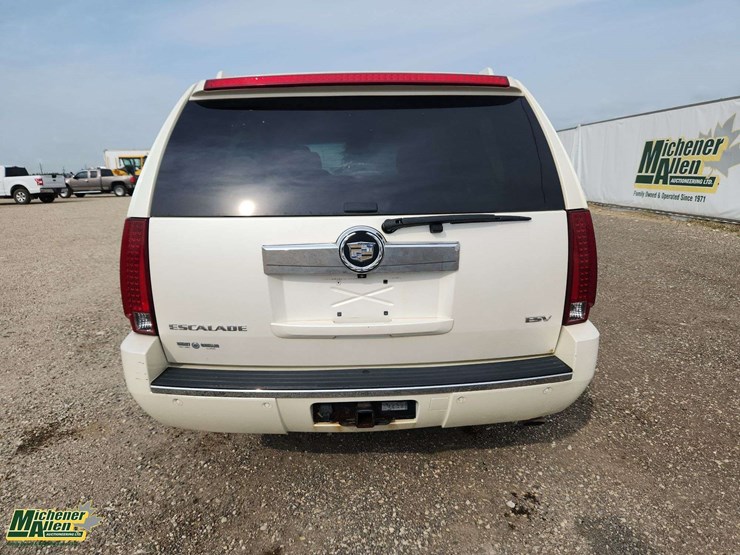 cadillac-escalade-esv-image-24