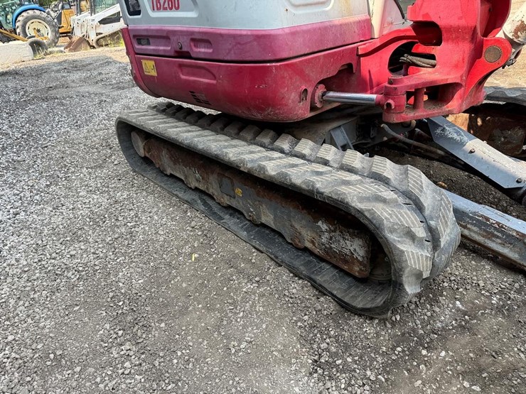 2018-takeuchi-tb260-image-11