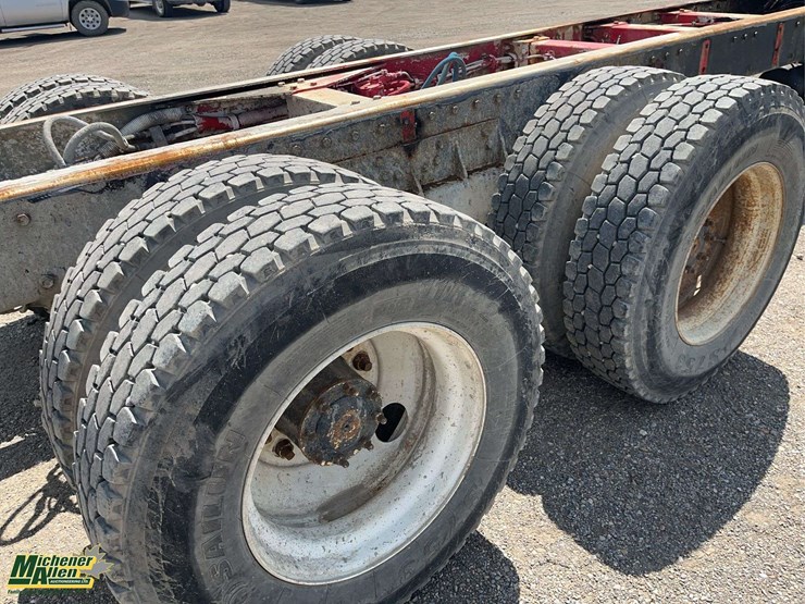 1996-peterbilt-357-t/a-cab-&-chassis-image-12