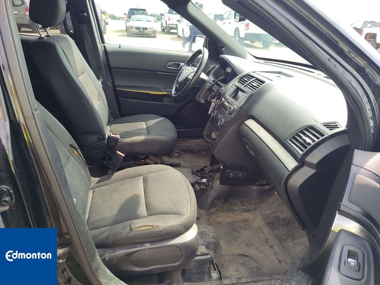 2018-ford-explorer-image-26