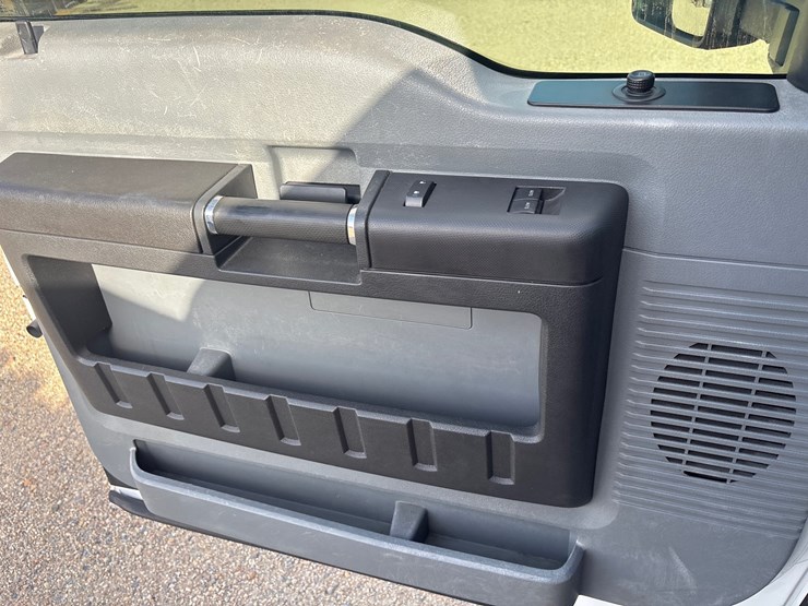 2016-ford-f550-image-37