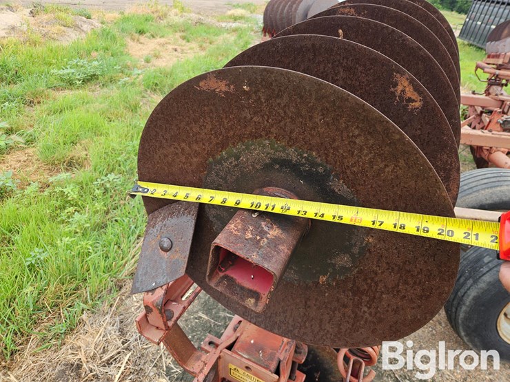 massey-ferguson-620-image-17